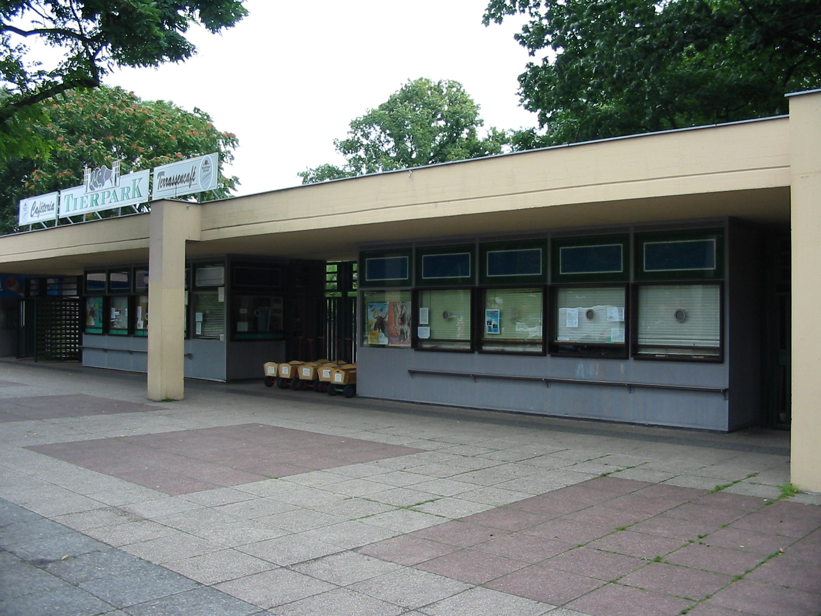 Berlin Tierpark 2004 - Main entrance