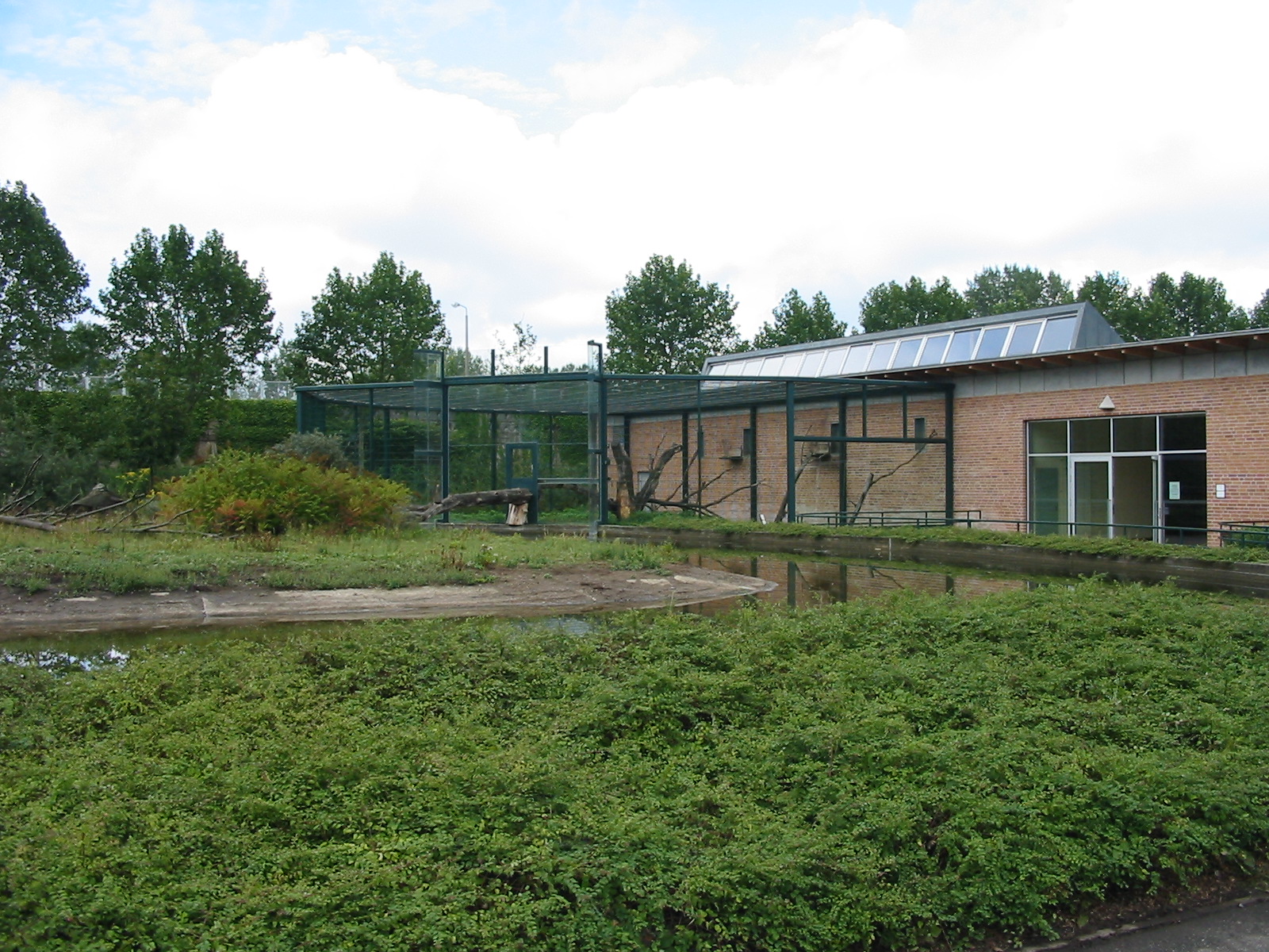 Berlin Tierpark 2004 - One side of the Monkey House and part of the Gelada