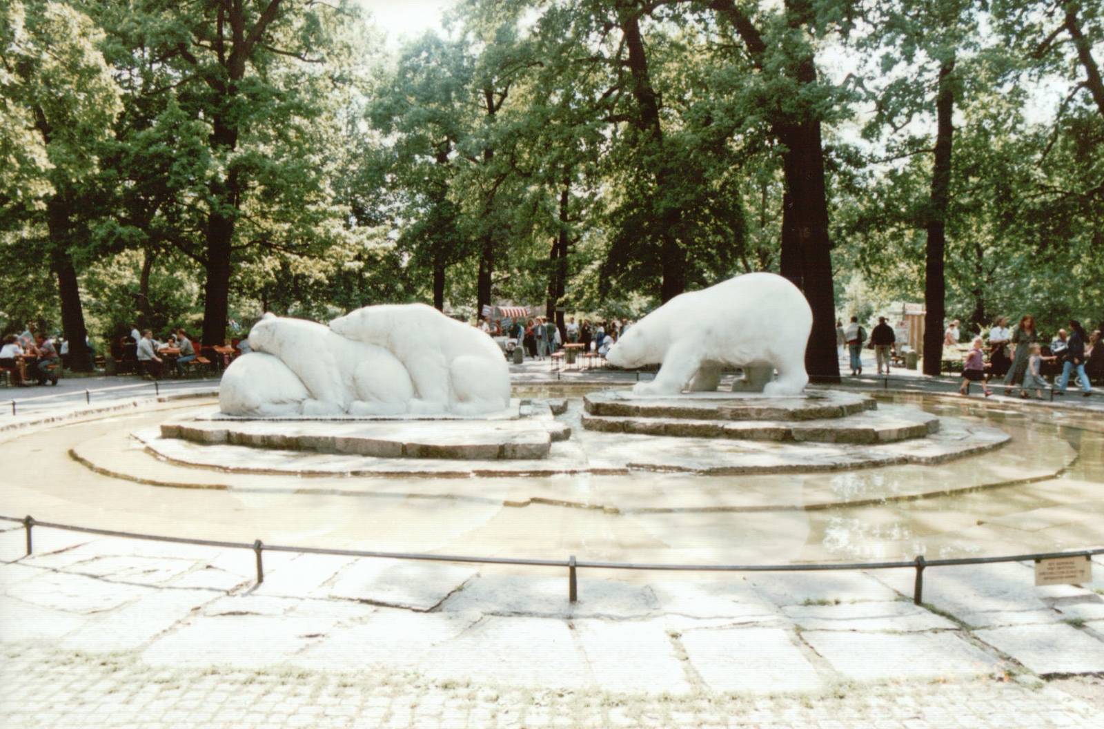Berlin Zoo 1995 - Polar Bear fountain