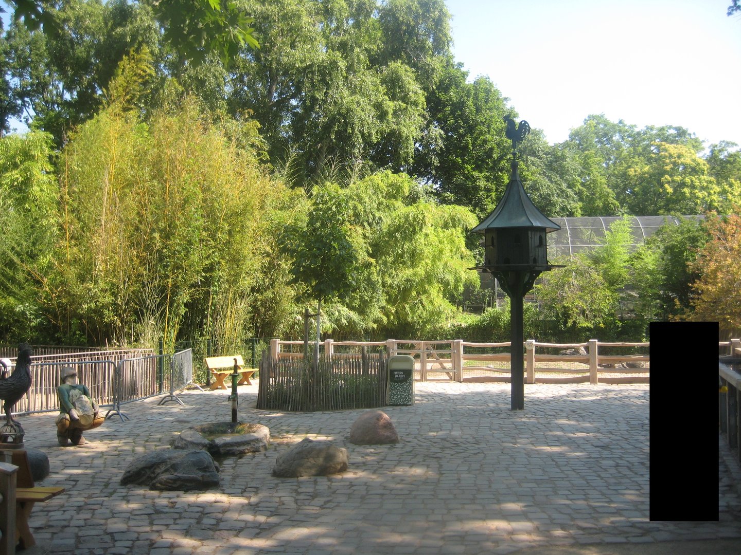 Berlin Zoo - Hans im Glück - Main exhibit