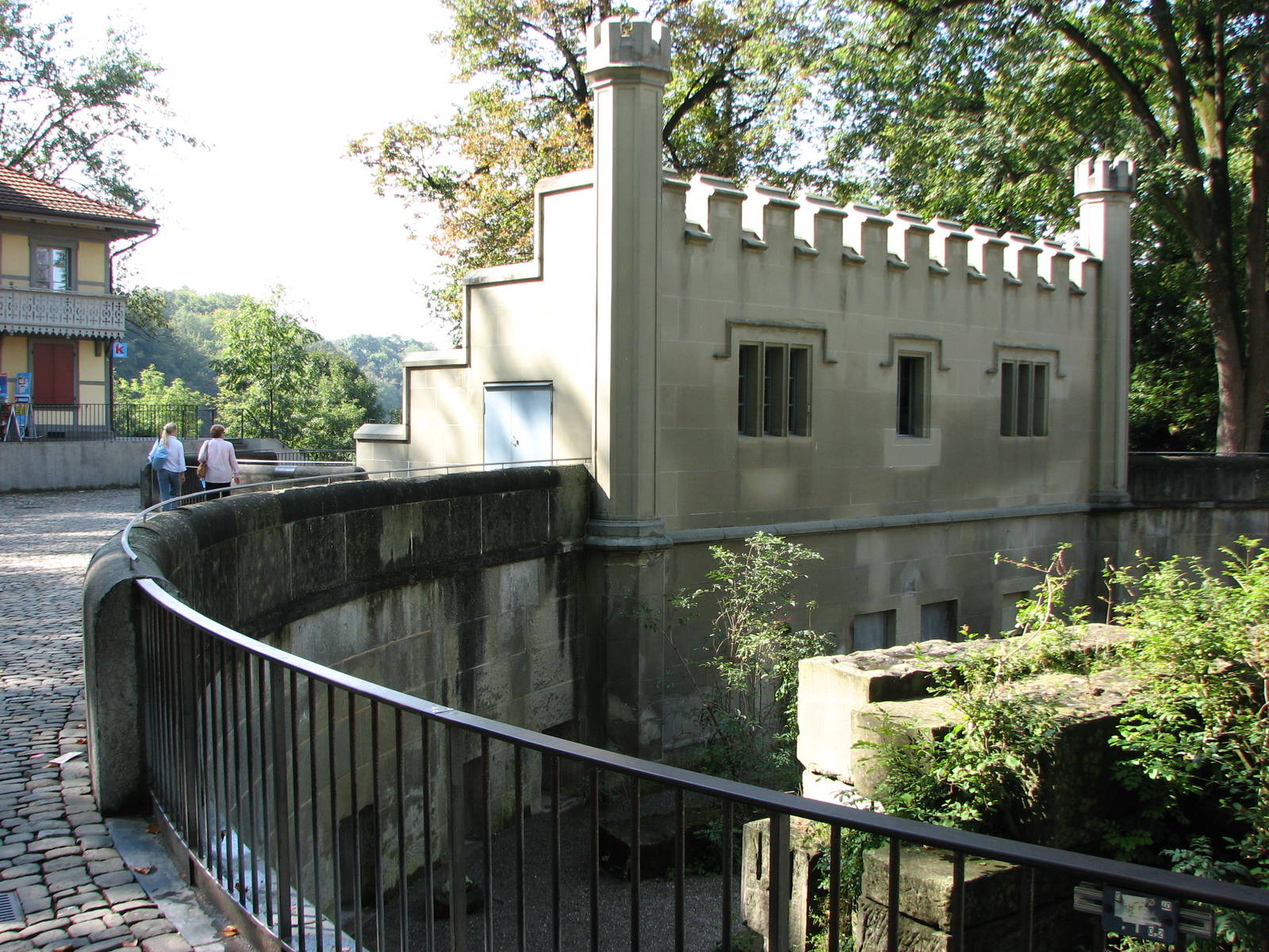 Bern Bear Pits 2006 - Indoor quarters for the bears