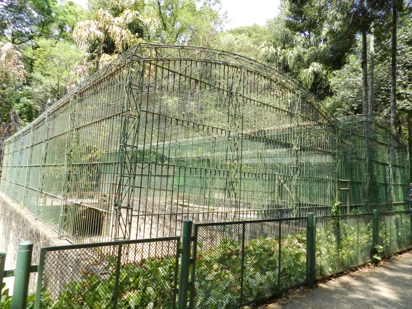 Big cat cages (now empty) - Campinas zoo (BDJ)