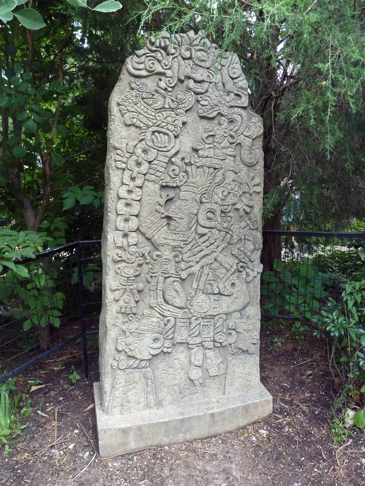 Big Cat Falls - Statue