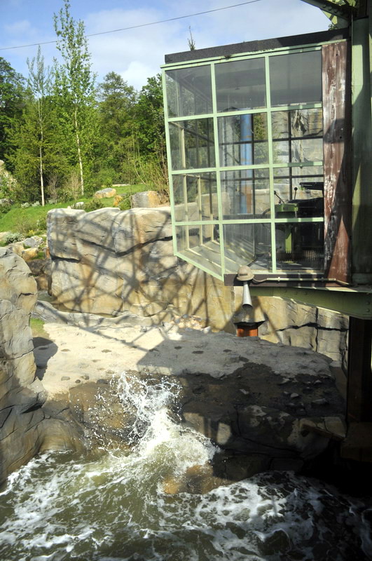Big polarbear enclosure at Hannovers Yukon Bay.
