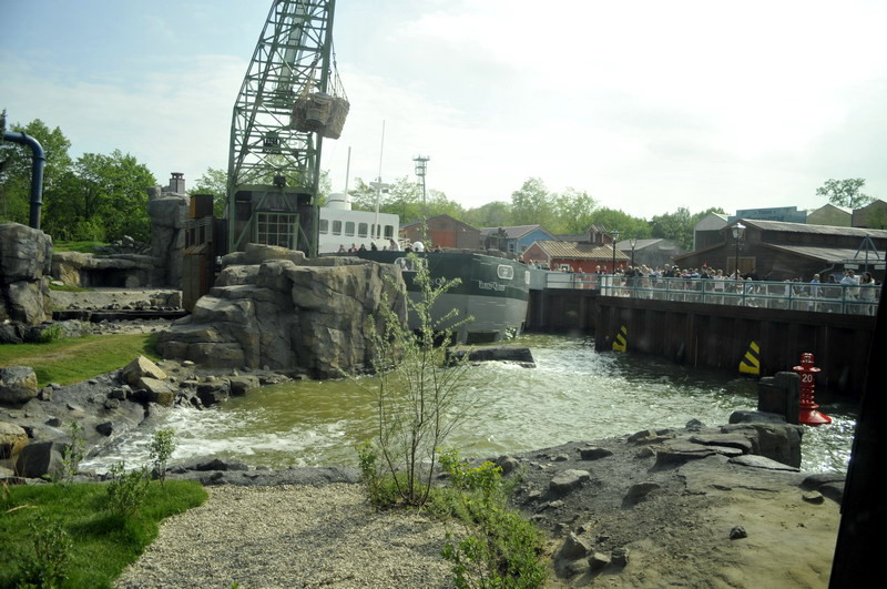 Big polarbear enclosure at Hannovers Yukon Bay.