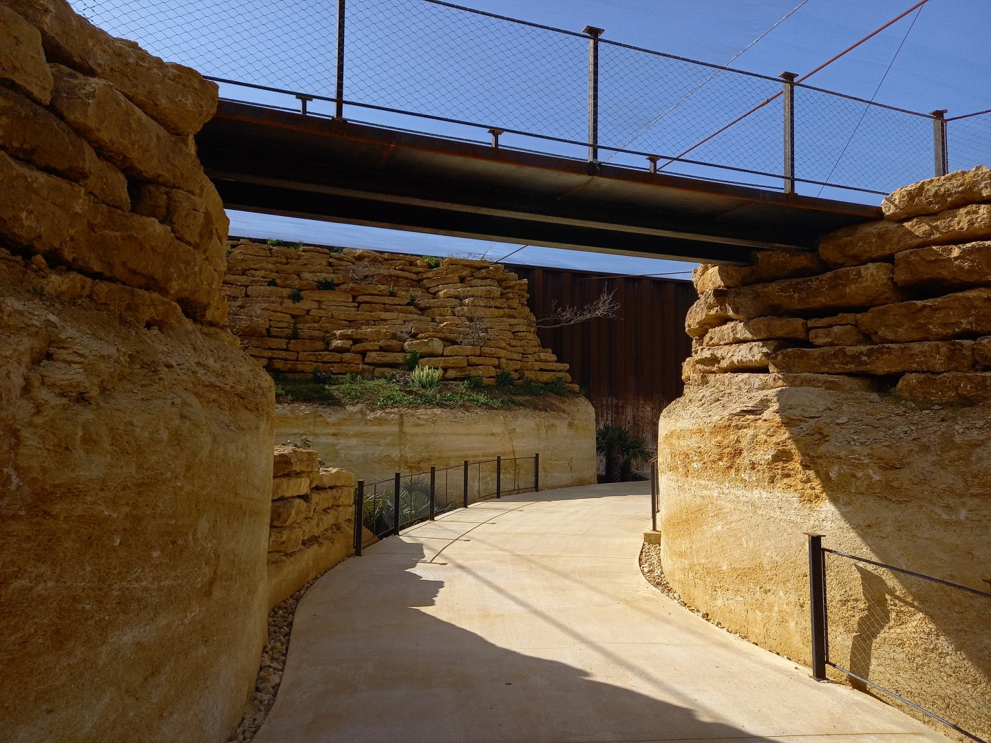 Bioparc Zoo de Doué - New african dry aviary