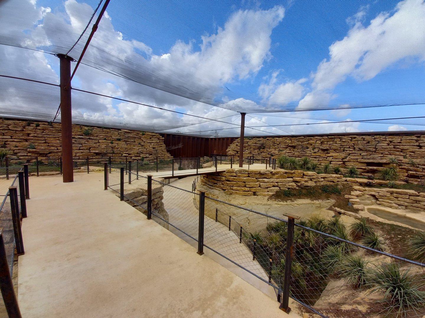 Bioparc Zoo de Doué - New african dry aviary