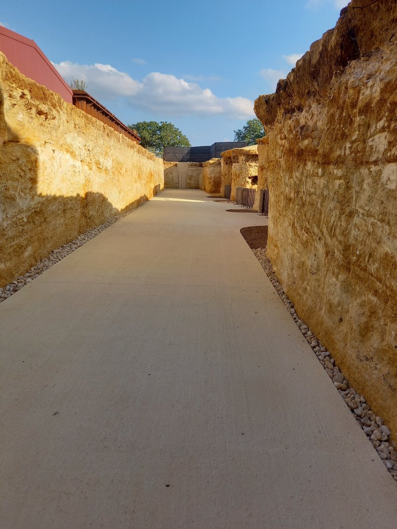Bioparc Zoo de Doué - New path from snow leopard enclosure to the new african dry aviary
