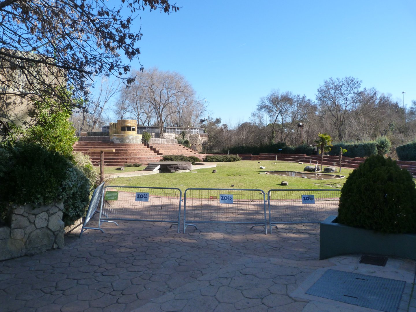 Bird demonstration amphitheatre and arena -Zoo Aquarium de Madrid (2025)