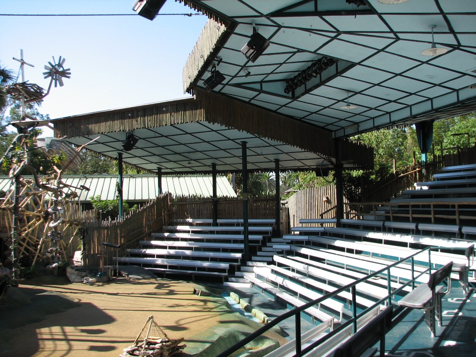 Bird Gardens Theater - Critter Castaways