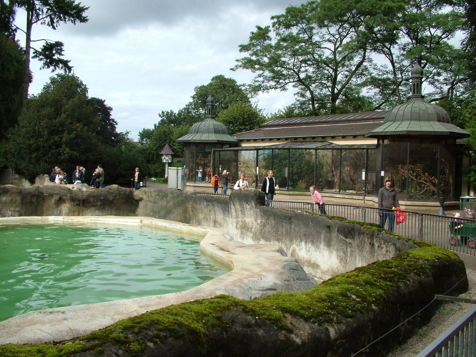 Bird House exterior and seal pool at Hagenbecks, Hamburg