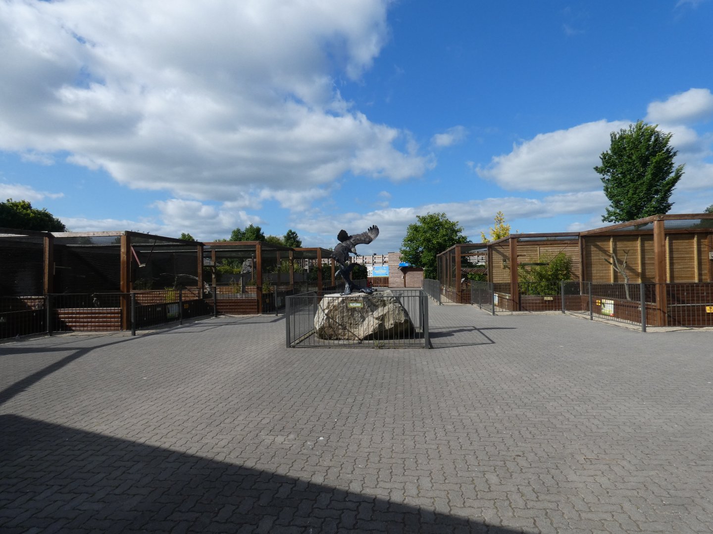 Bird of prey aviaries (2)