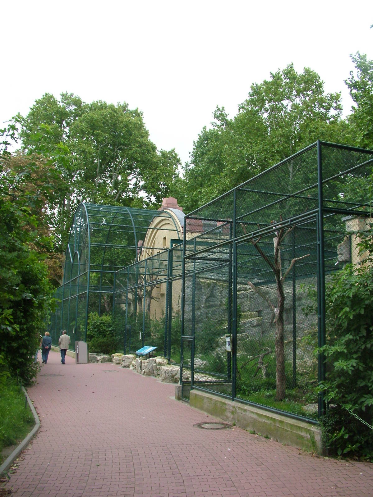Bird of Prey Aviaries at Frankfurt 31/08/10