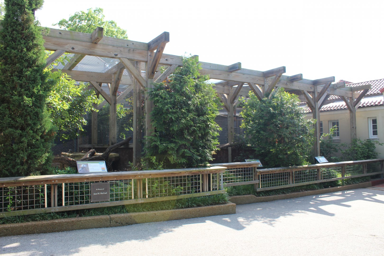 Bird of Prey Aviaries (Bald Eagle, Cincerous Vulture, Barred Owl)