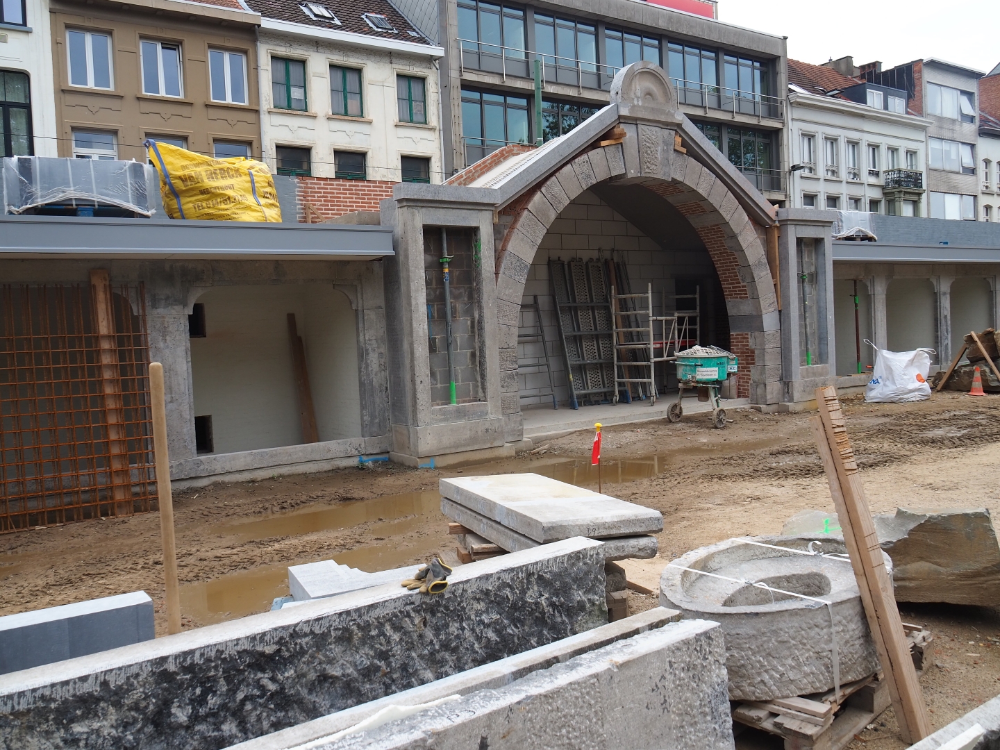 Bird-of-prey aviaries rebuild construction site