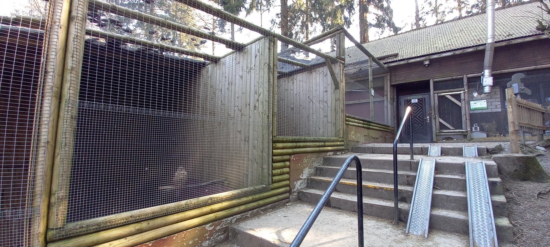 Bird of prey aviaries