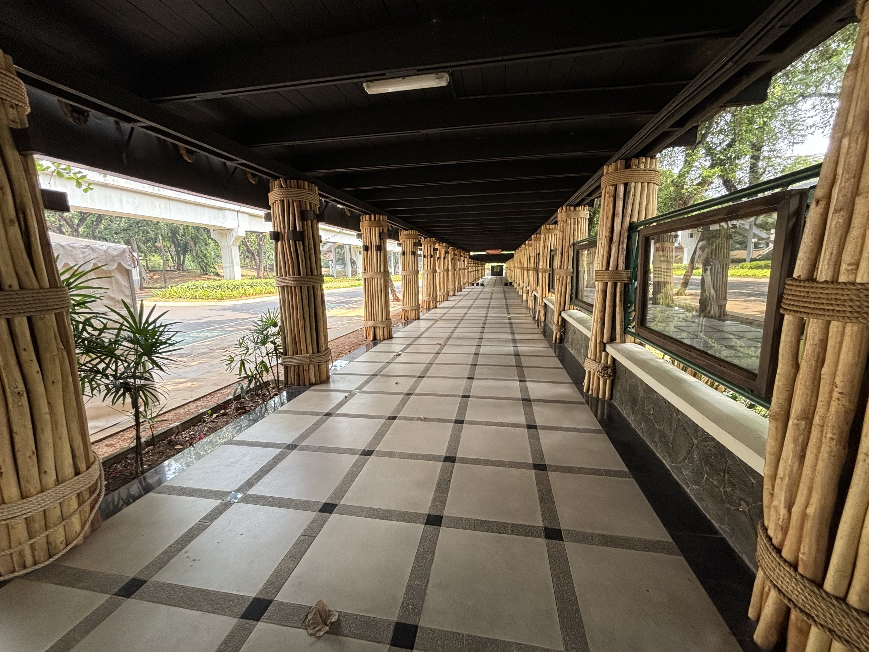Bird Park - exterior entrance walkway