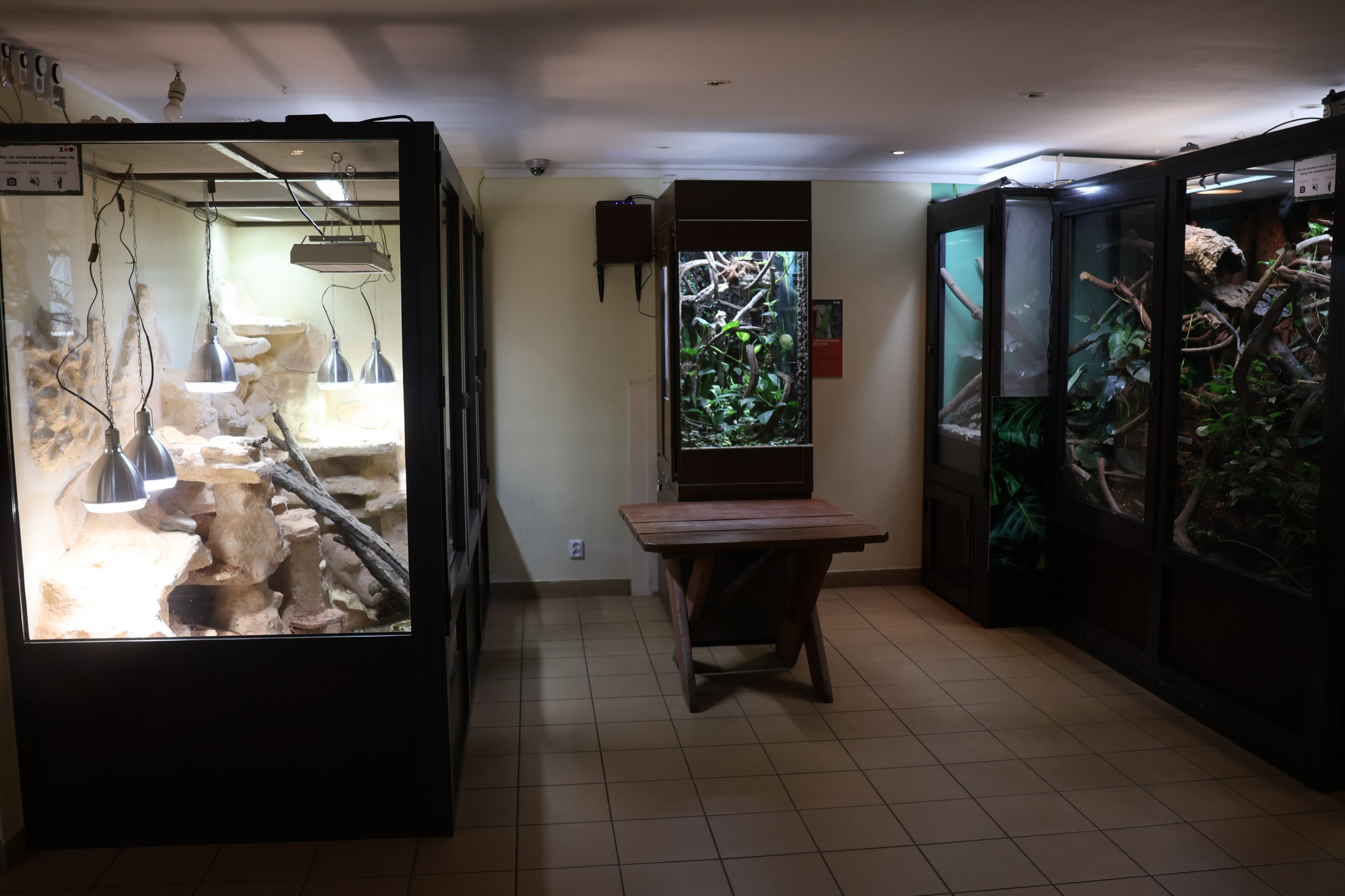 Bird & Reptile House - Entrance 1 portal