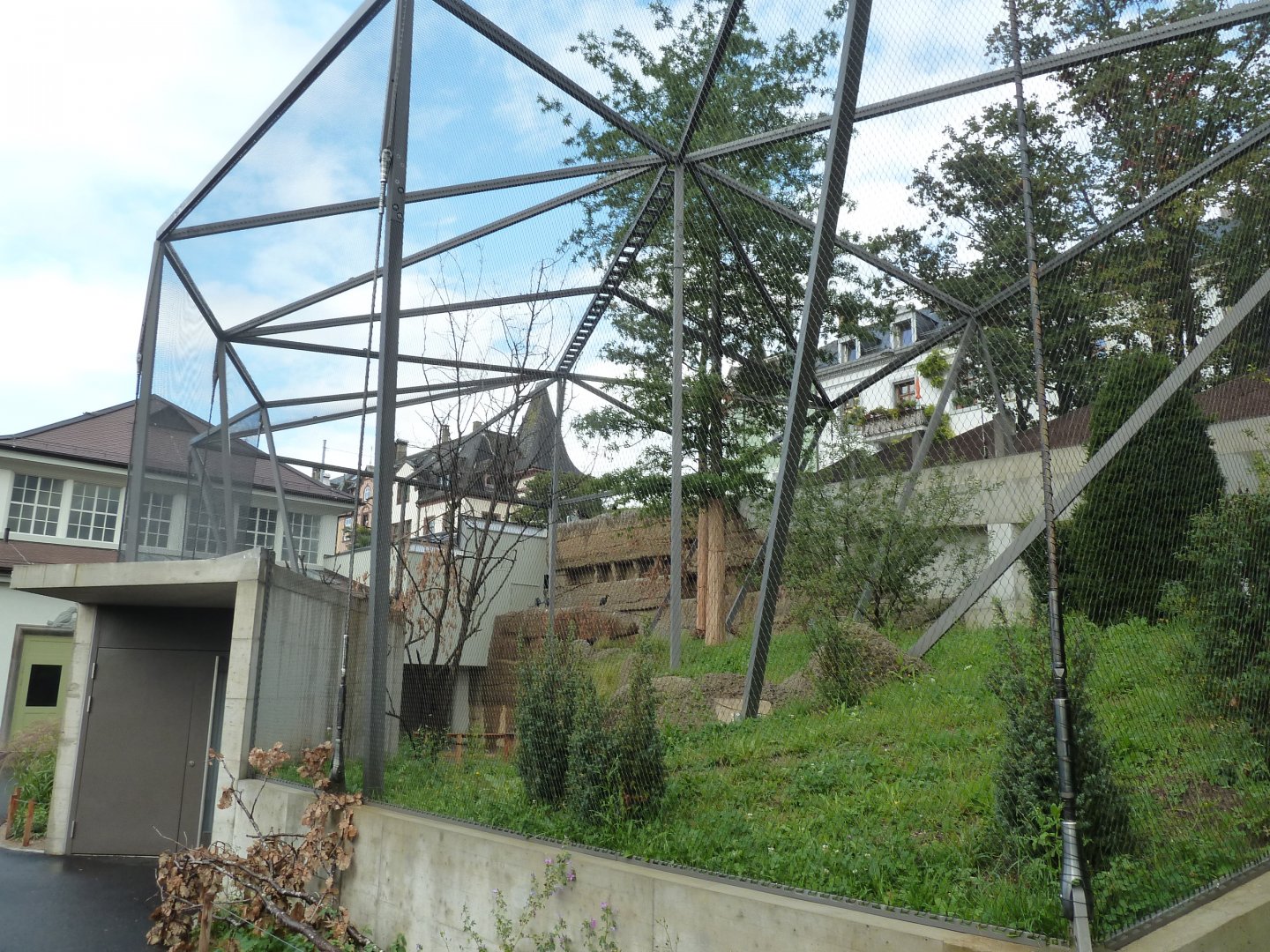 Birdhouse - Walk-through aviary