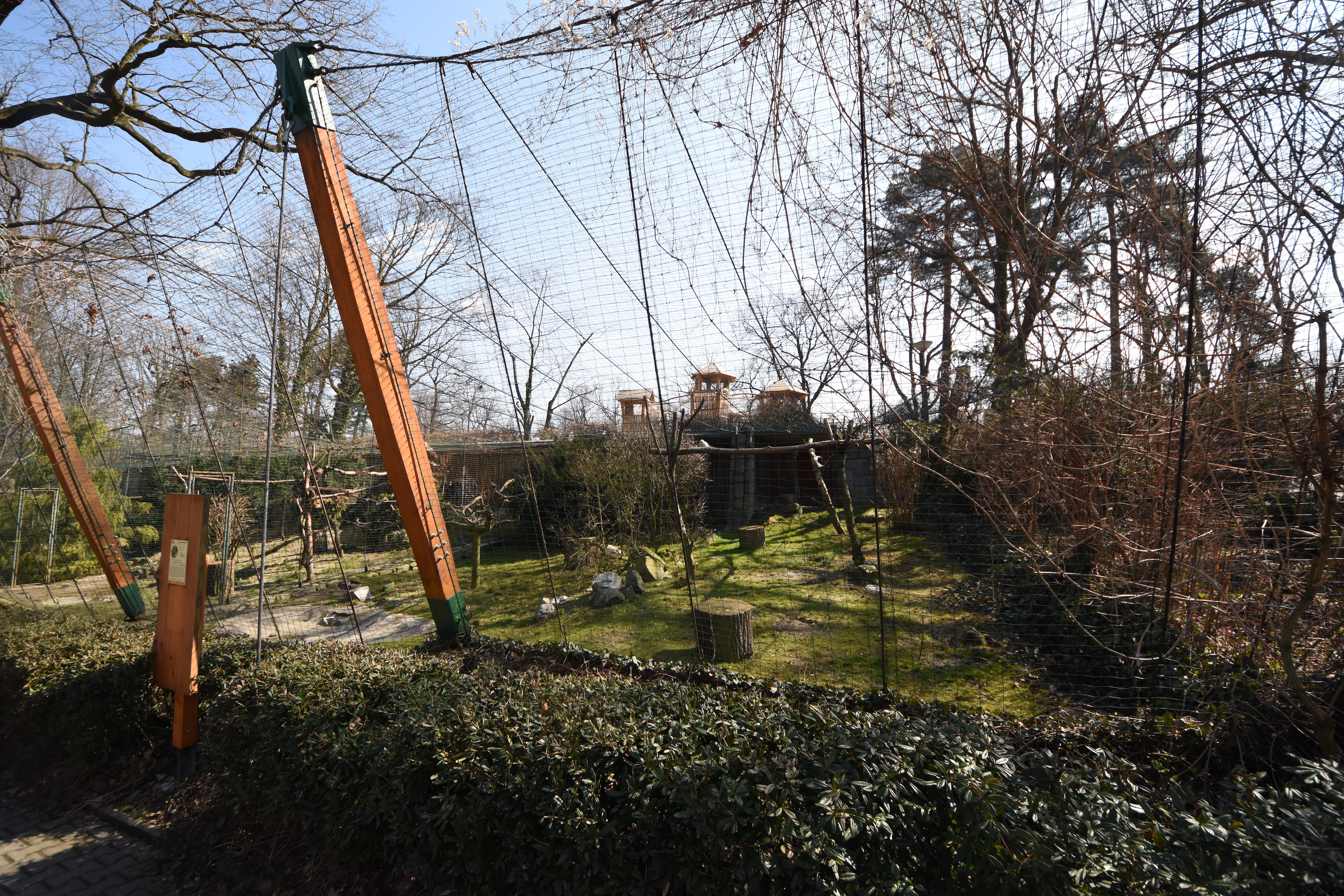 Birds-of-prey aviaries