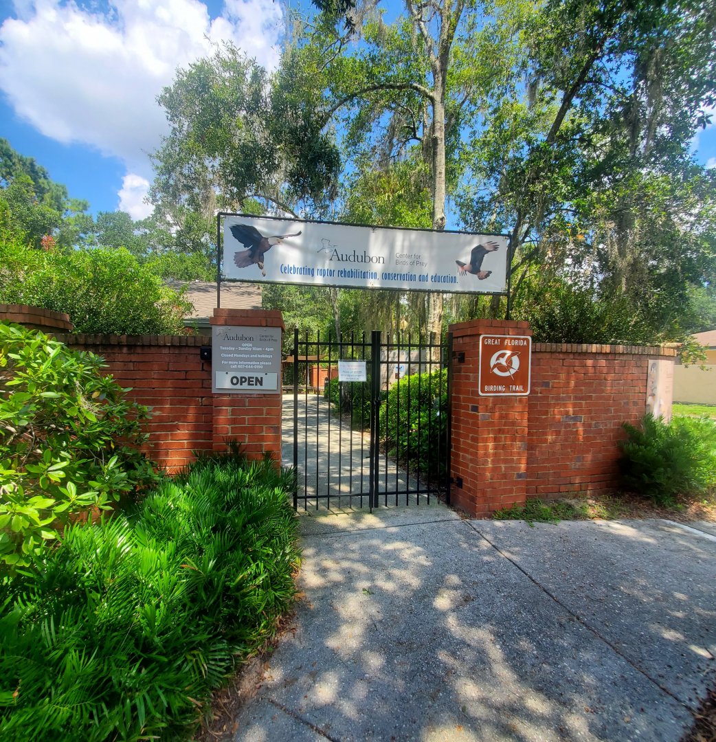 Birds Of Prey Center - Entrance