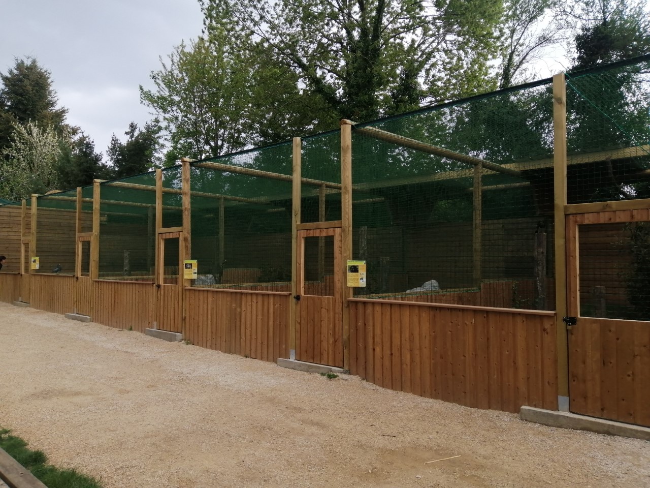 "Birdshow" Aviaries
