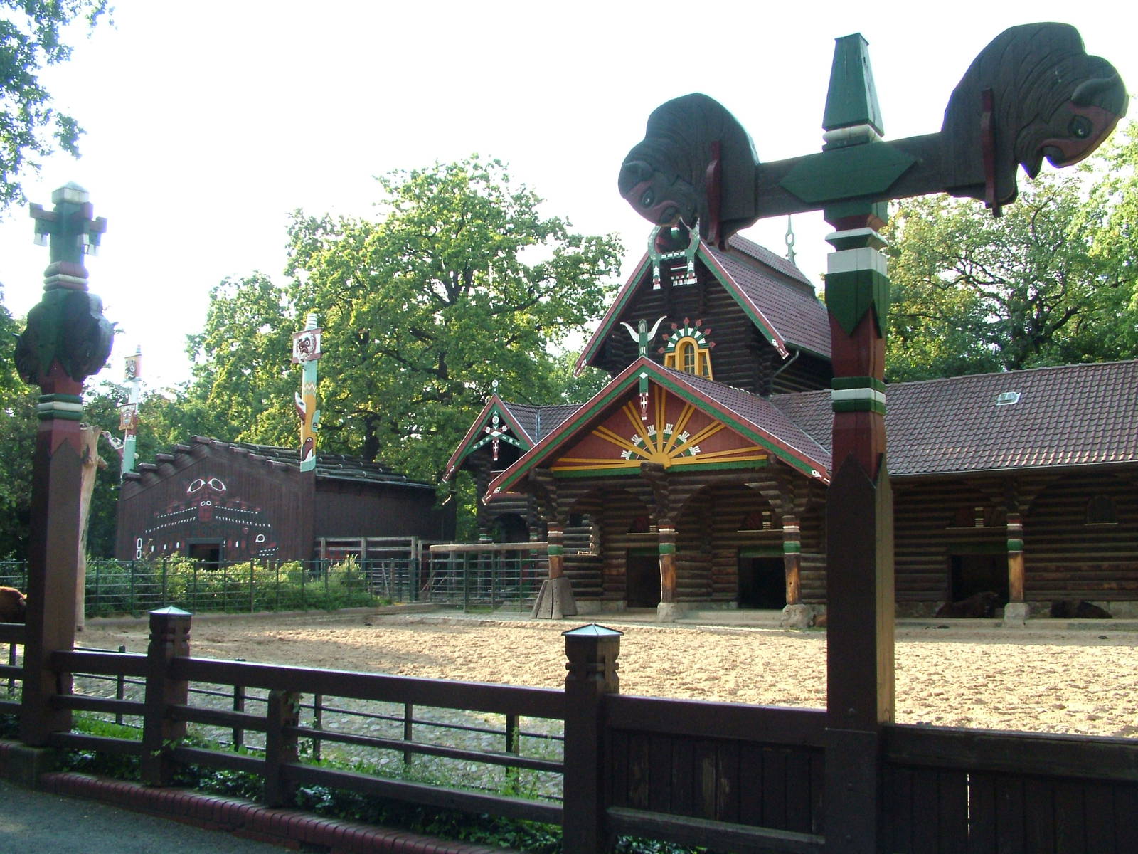 Bison Stables at Berlin Zoo, 31/08/11
