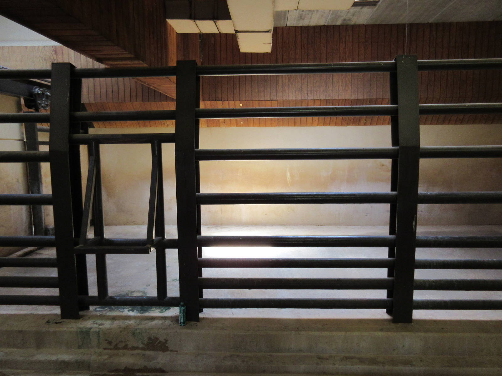 Black Rhino Barn (5 stalls in total)