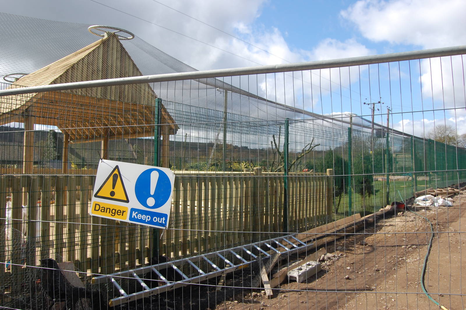 Blackbrook 04/04/09 - New Pink Aviary