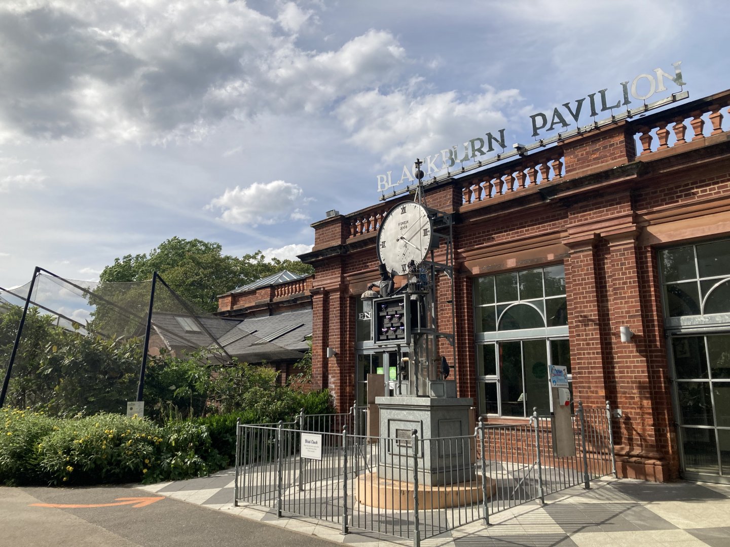 Blackburn Pavilion and adjoining aviaries