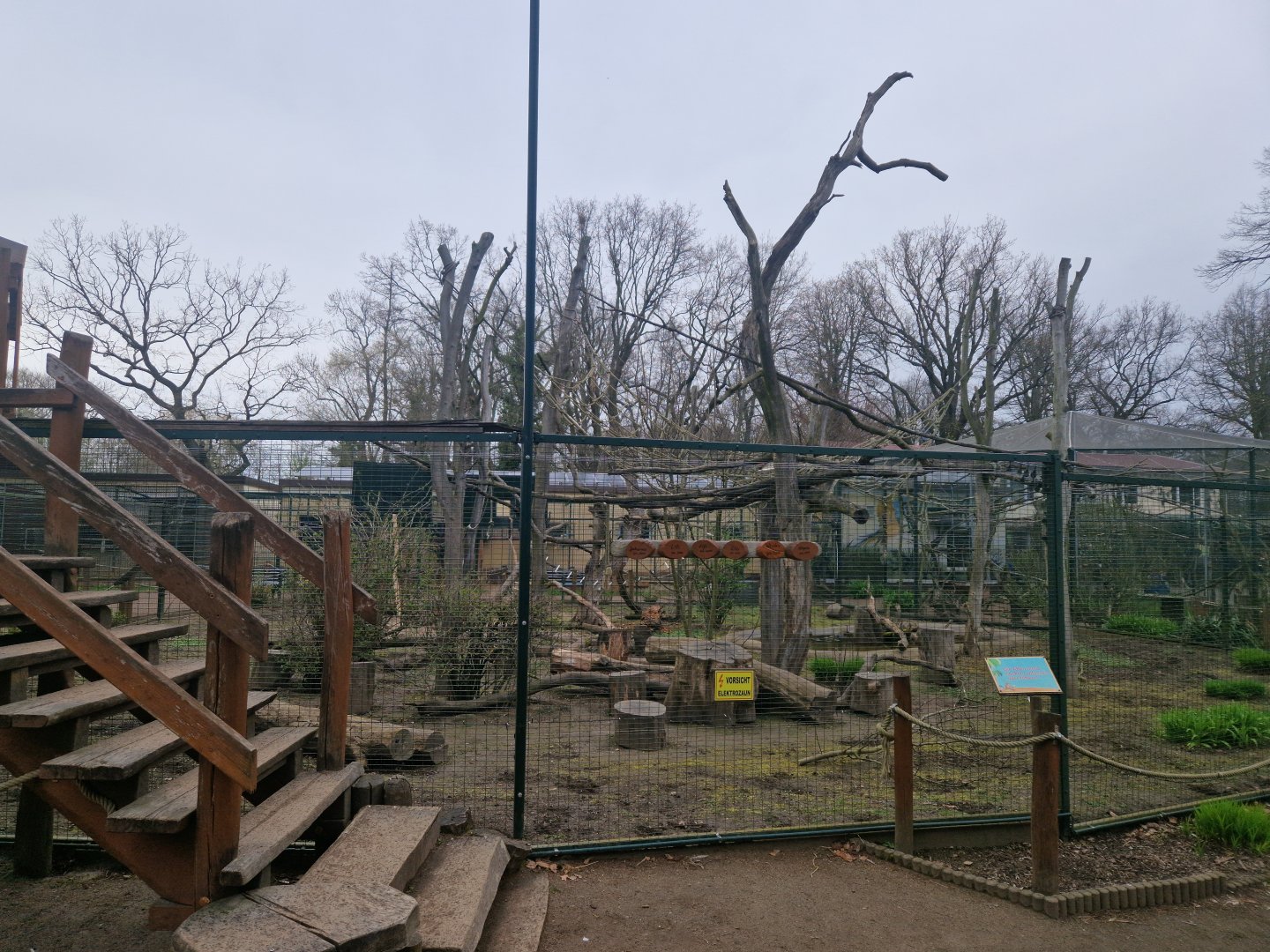 Bonnet Macaque Exhibit, Tierpark Eilenburg