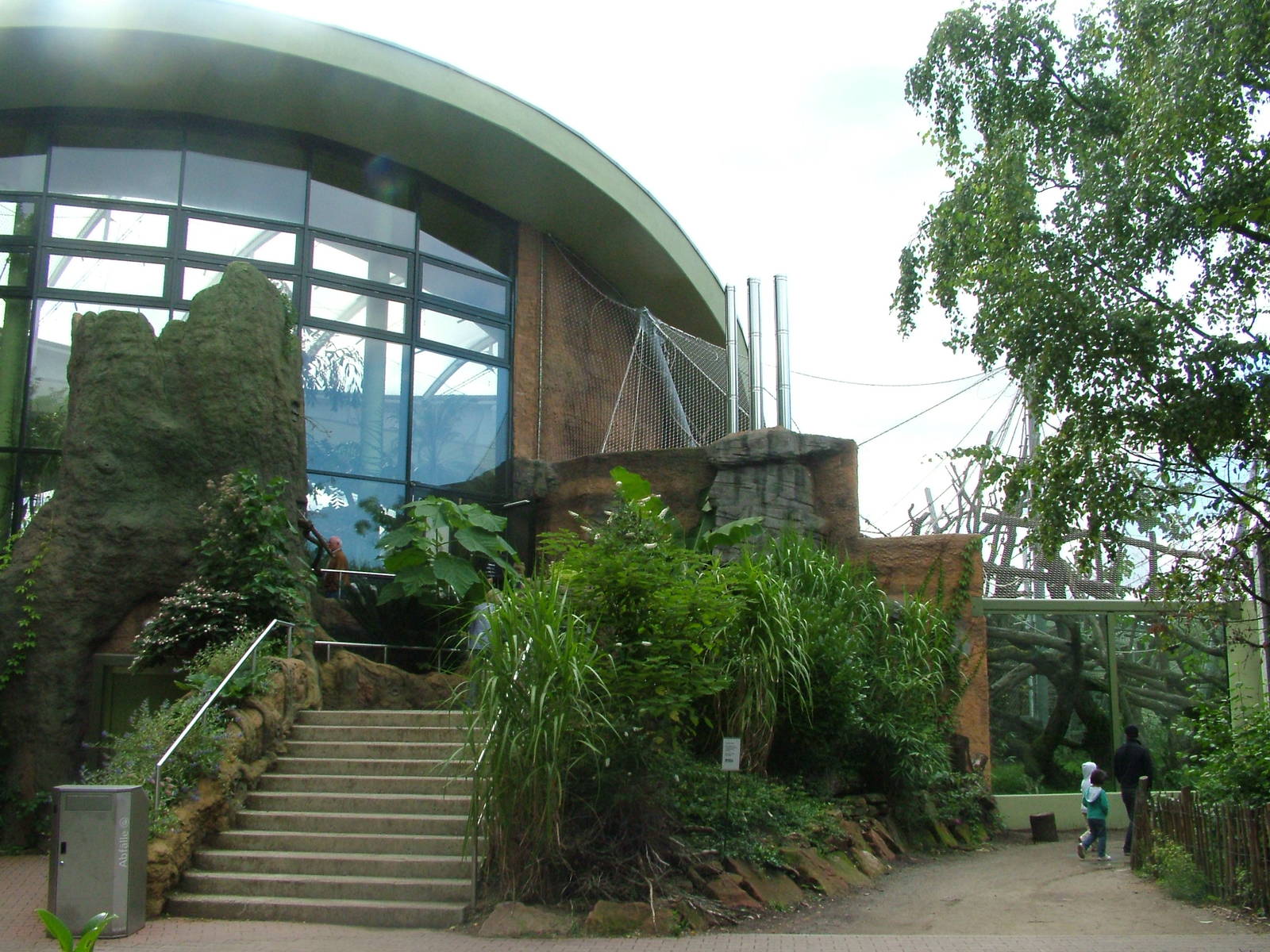 BorgoriWald Ape House at Frankfurt 31/08/10