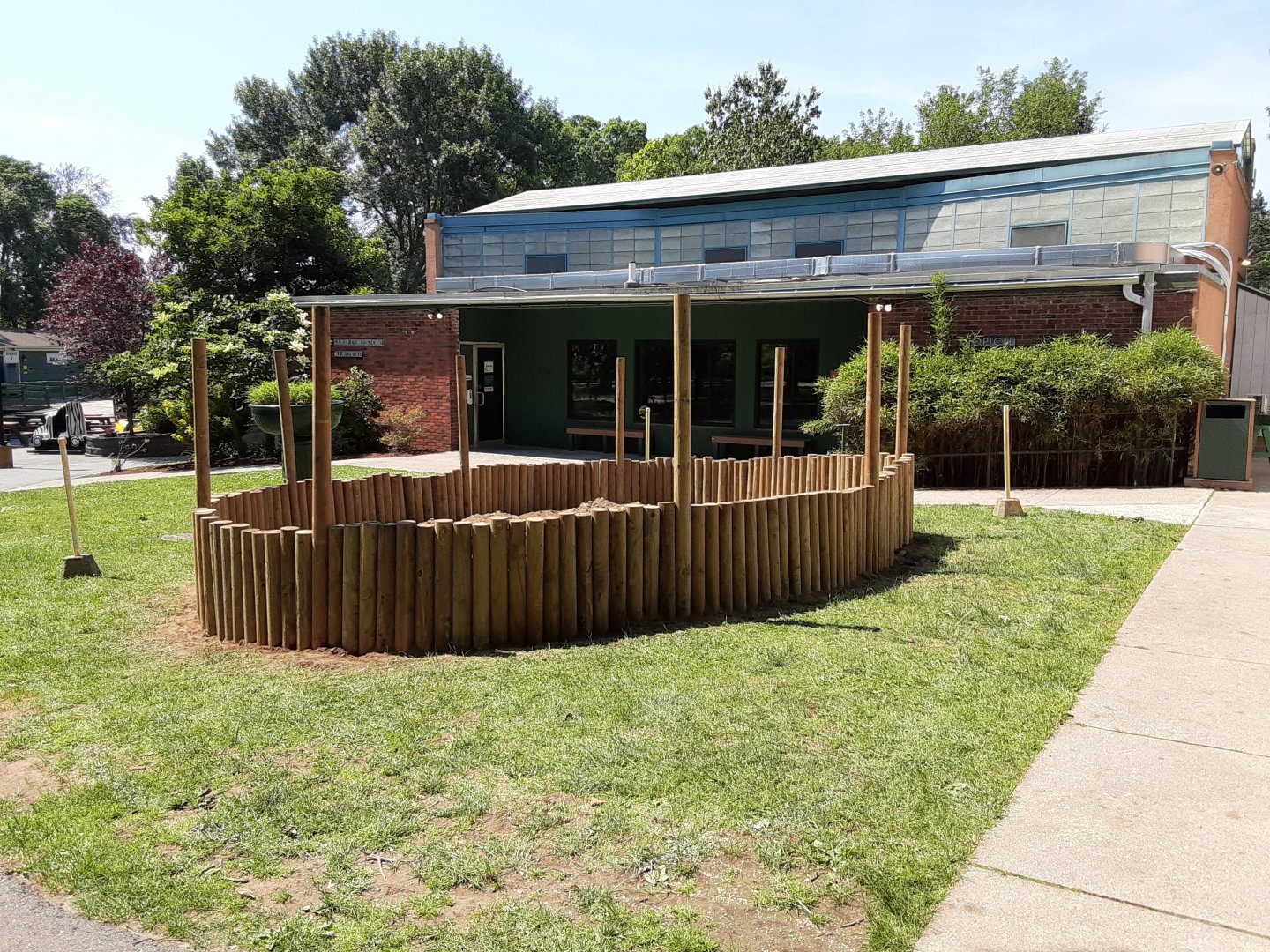 Brand New! Ambassador Animal Exercise Yard