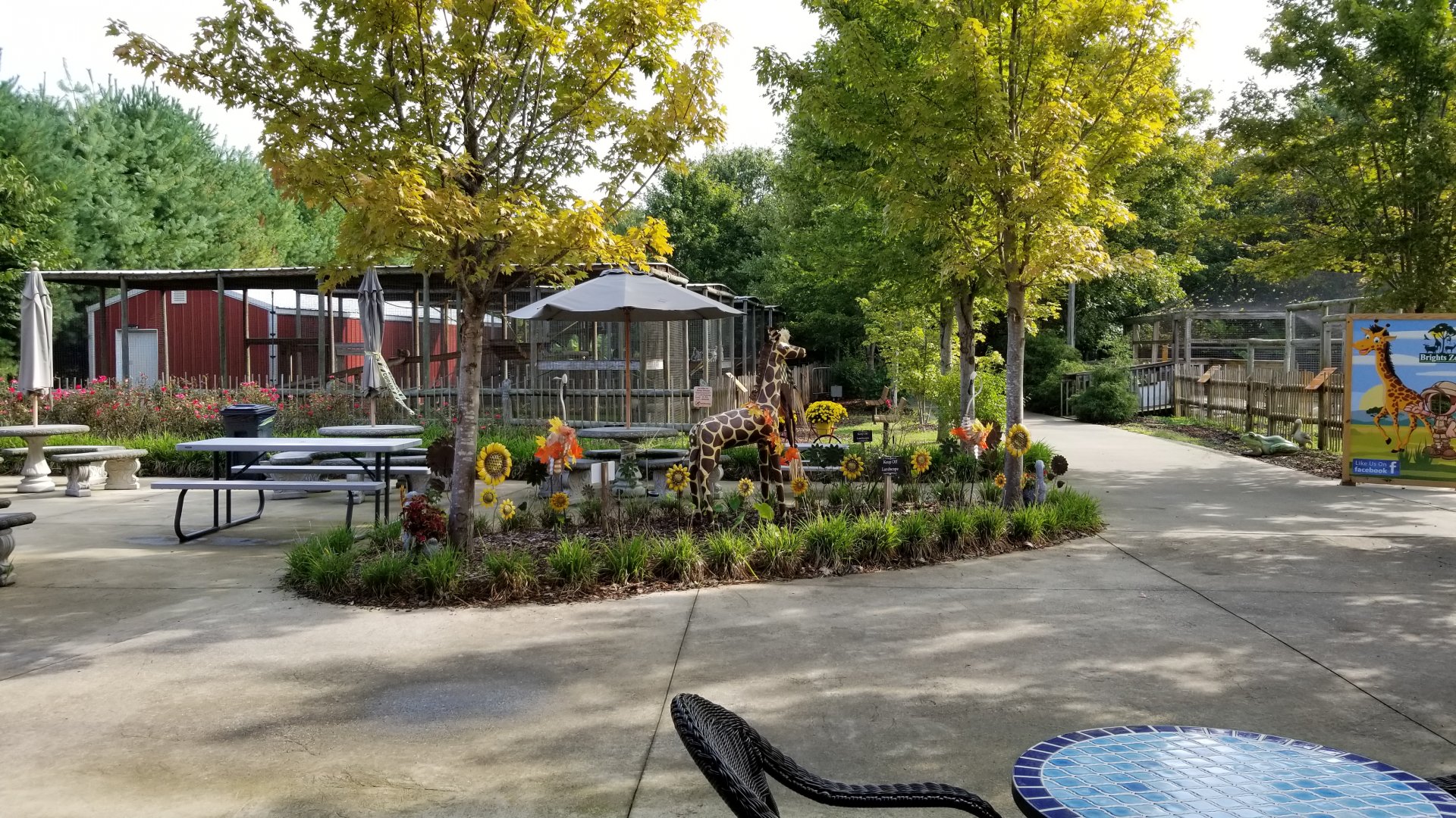 Brights Zoo - Inside entrance