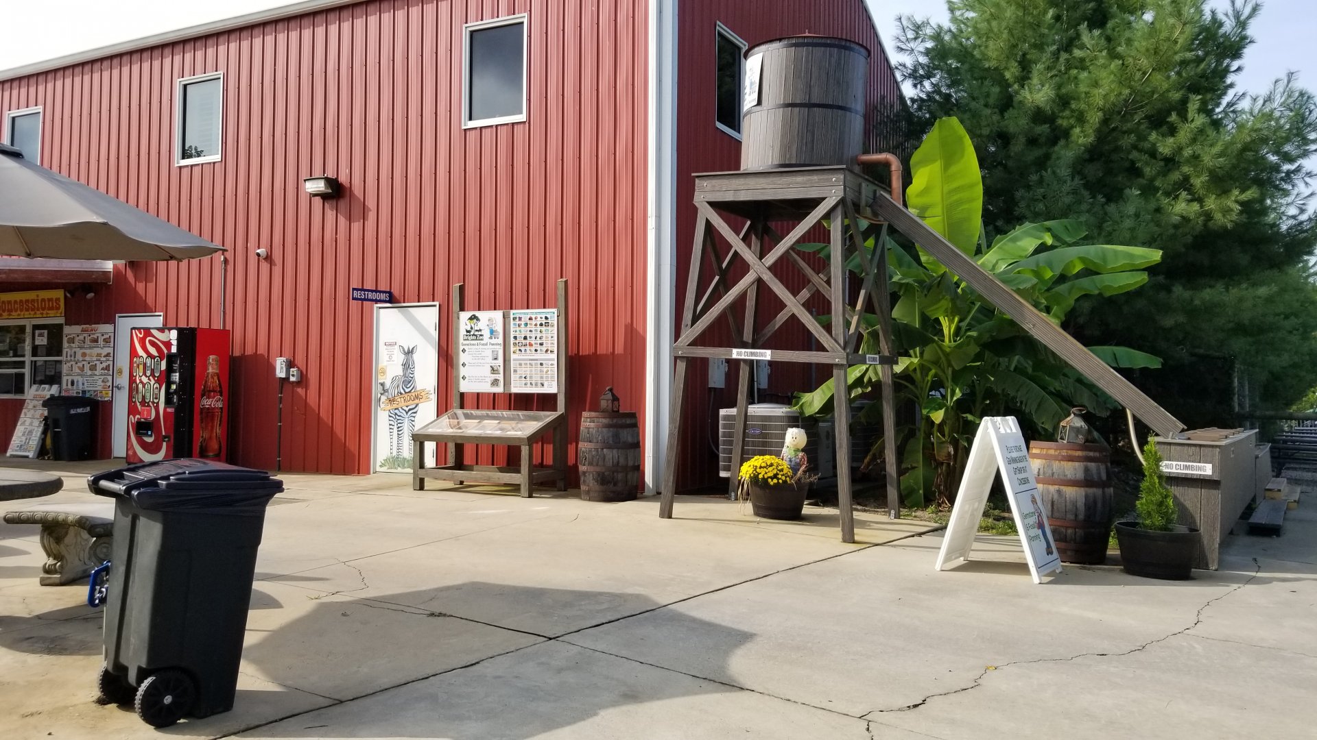 Brights Zoo - Mining area, bathroom entrance