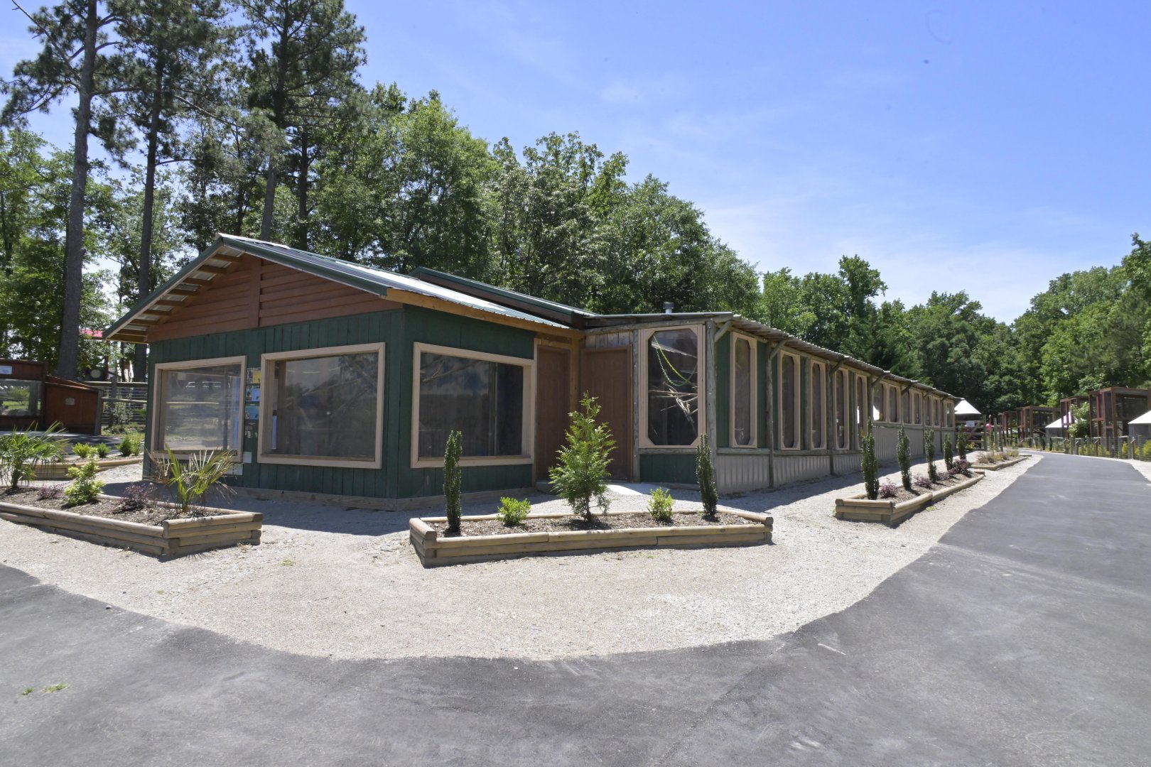 Broadway Zoological Park - Bird Exhibits