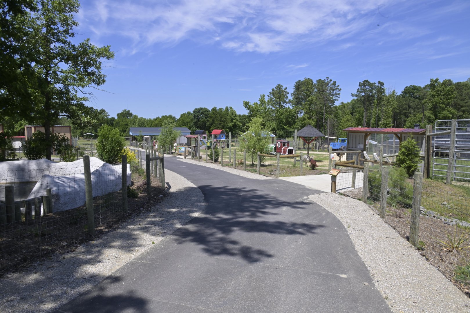 Broadway Zoological Park - General Scenery