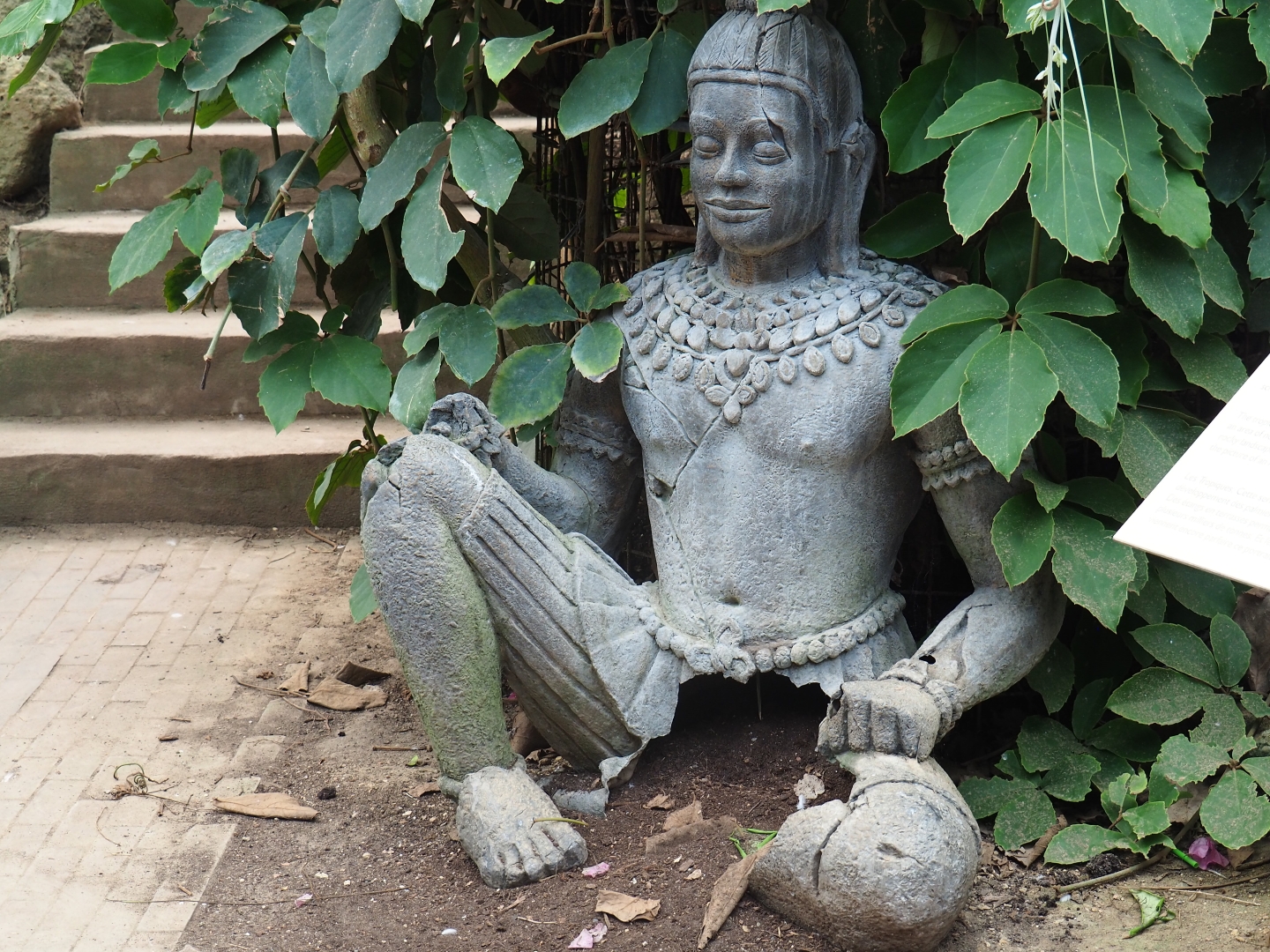 Broken Buddha statue (Aug 28th, 2018)