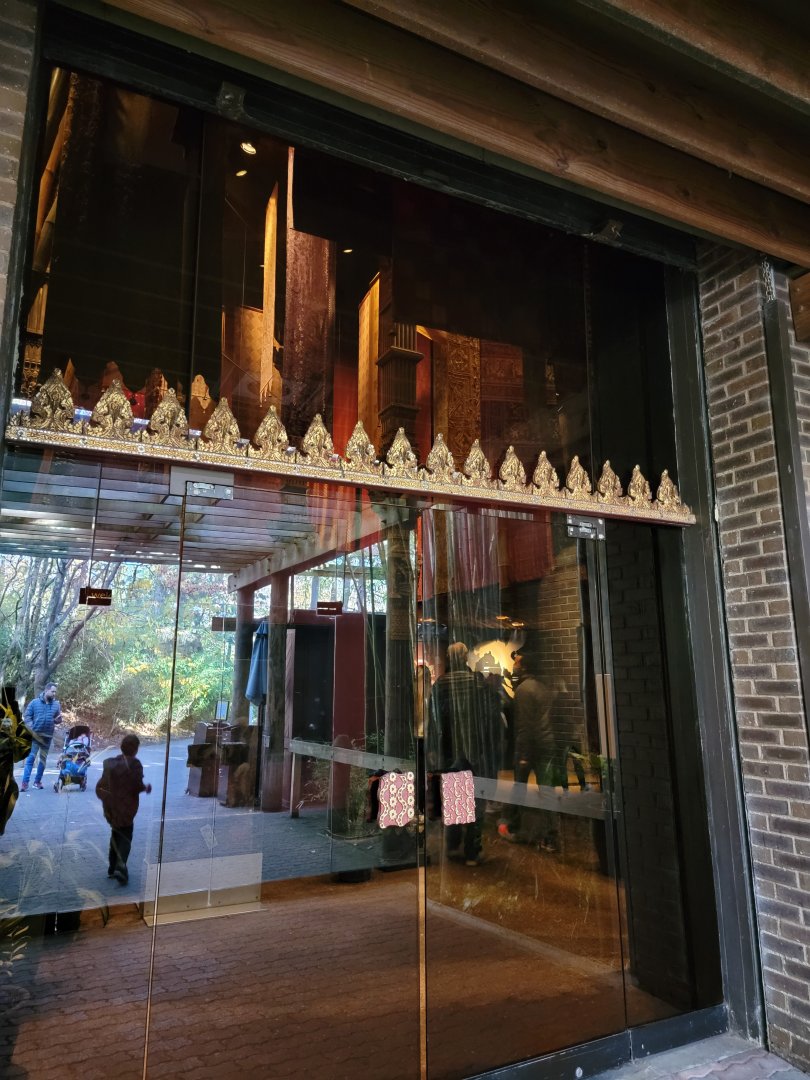 Bronx - JW - Entrance doors