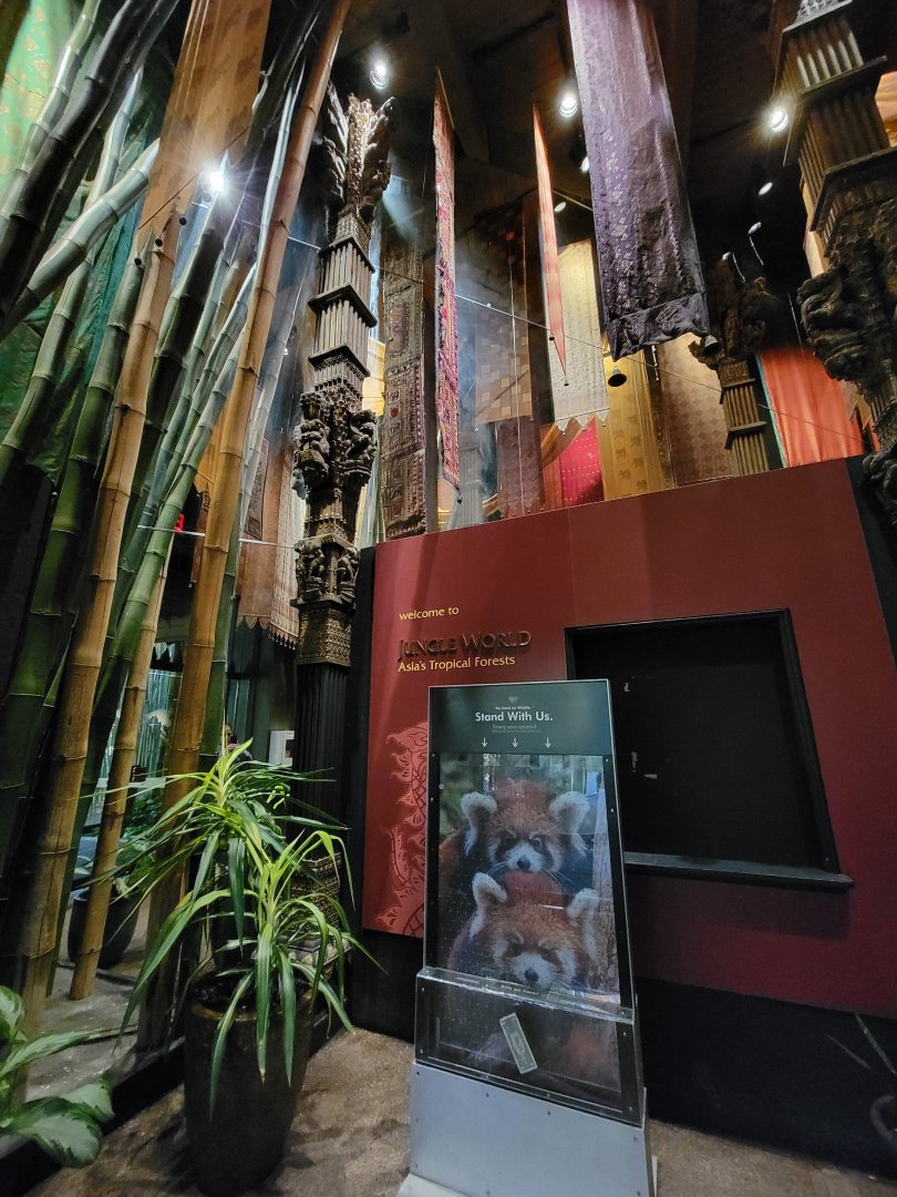 Bronx - JW - Inside entrance