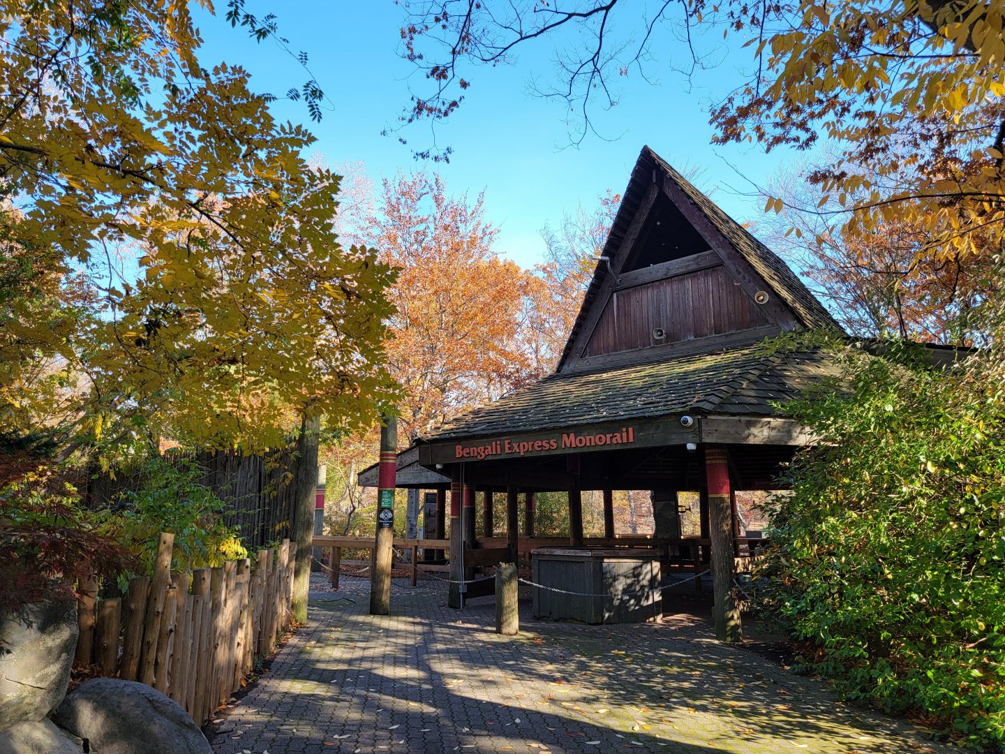 Bronx - Monorail entrance (closed in winter)