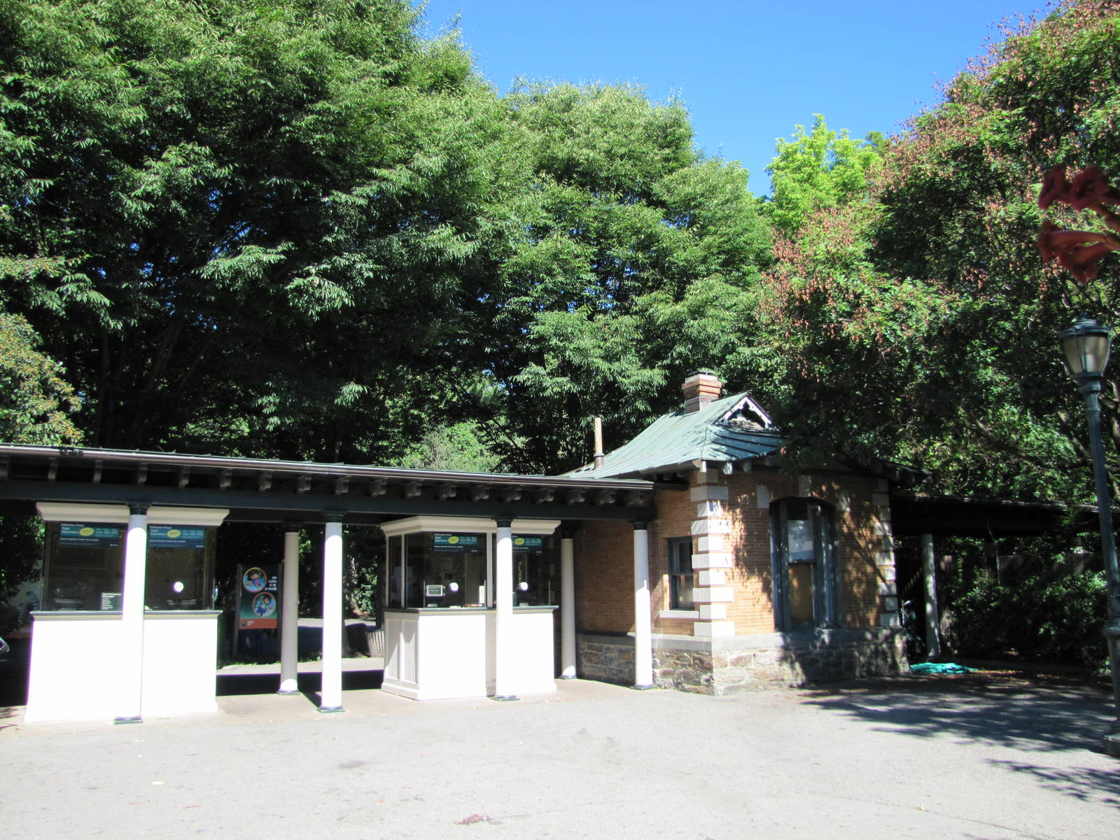 Bronx Zoo 2010 - Asia Gate