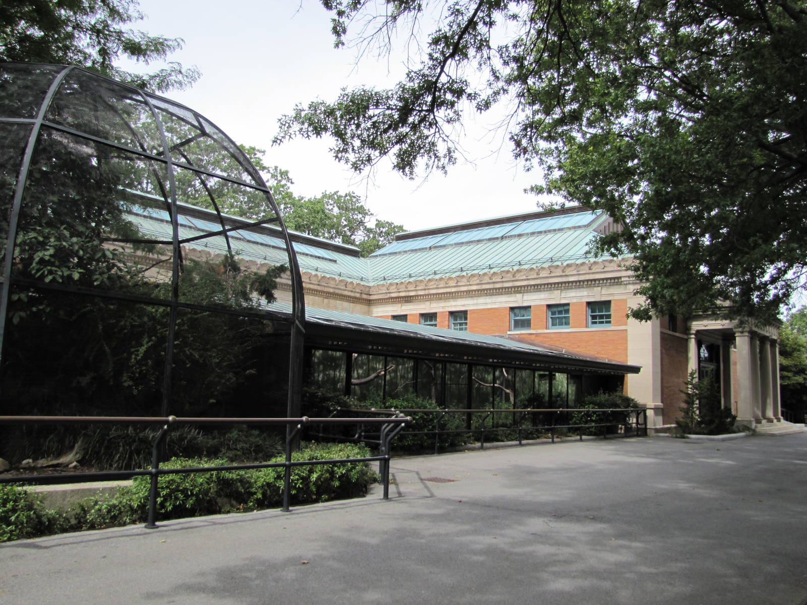Bronx Zoo 2010 - Aviaries by former Bird House on historic Astor Court