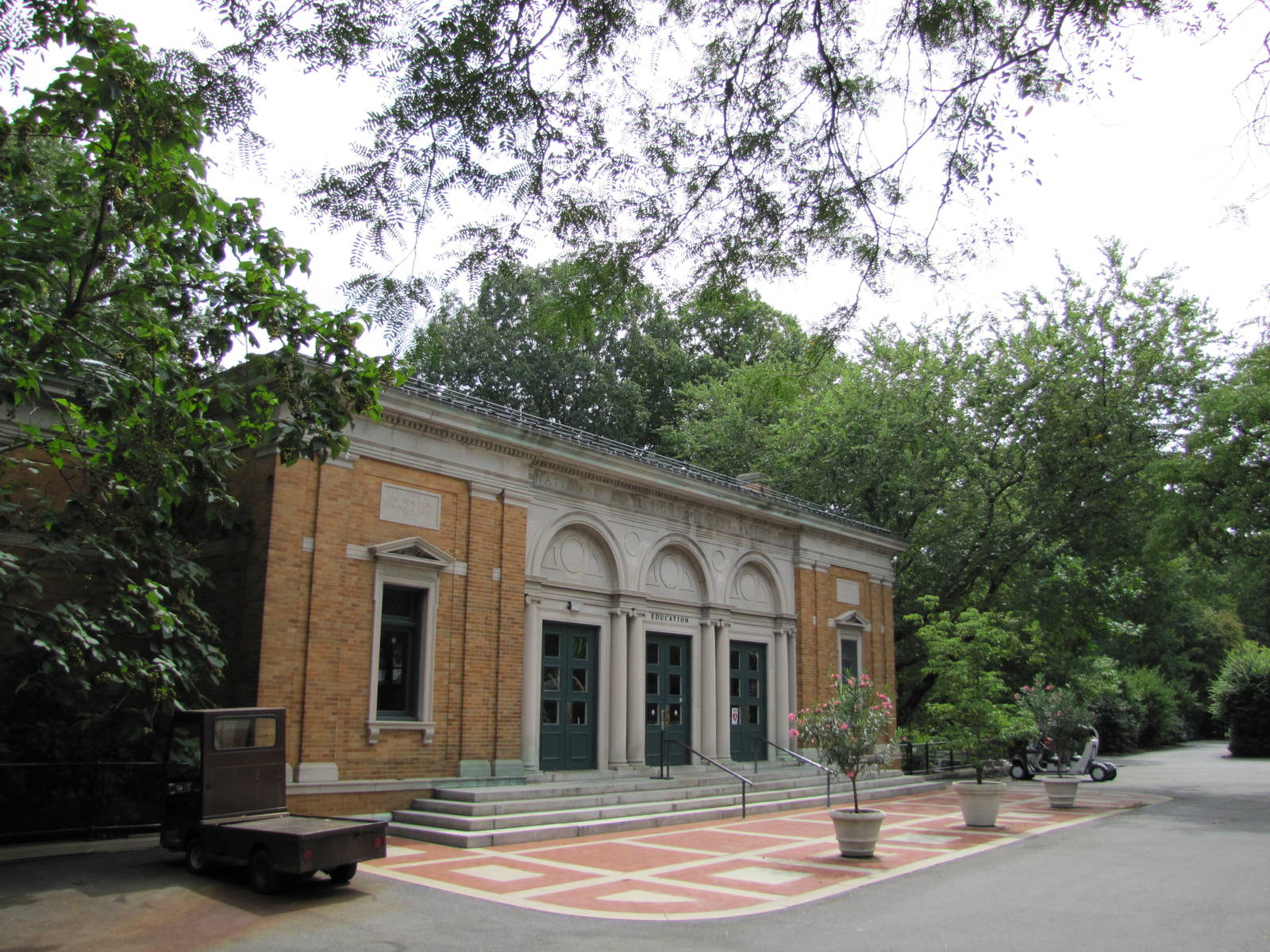 Bronx Zoo 2010 - Education building on historic Astor Court