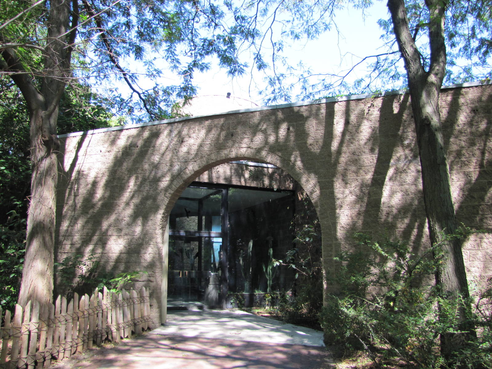 Bronx Zoo 2010 - Entrance to Carter Giraffe House