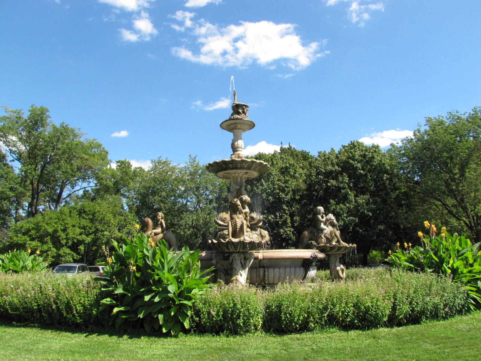 Bronx Zoo 2010 - Fountain by Fordham Parking on historic Astor Court