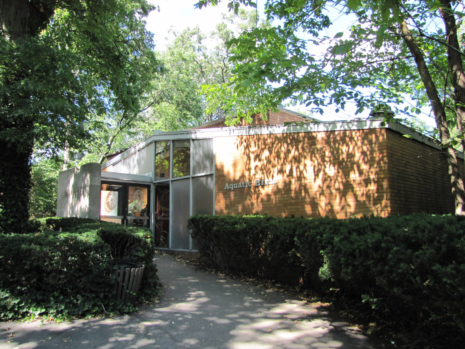 Bronx Zoo 2010 - Front of Aquatic Birds building
