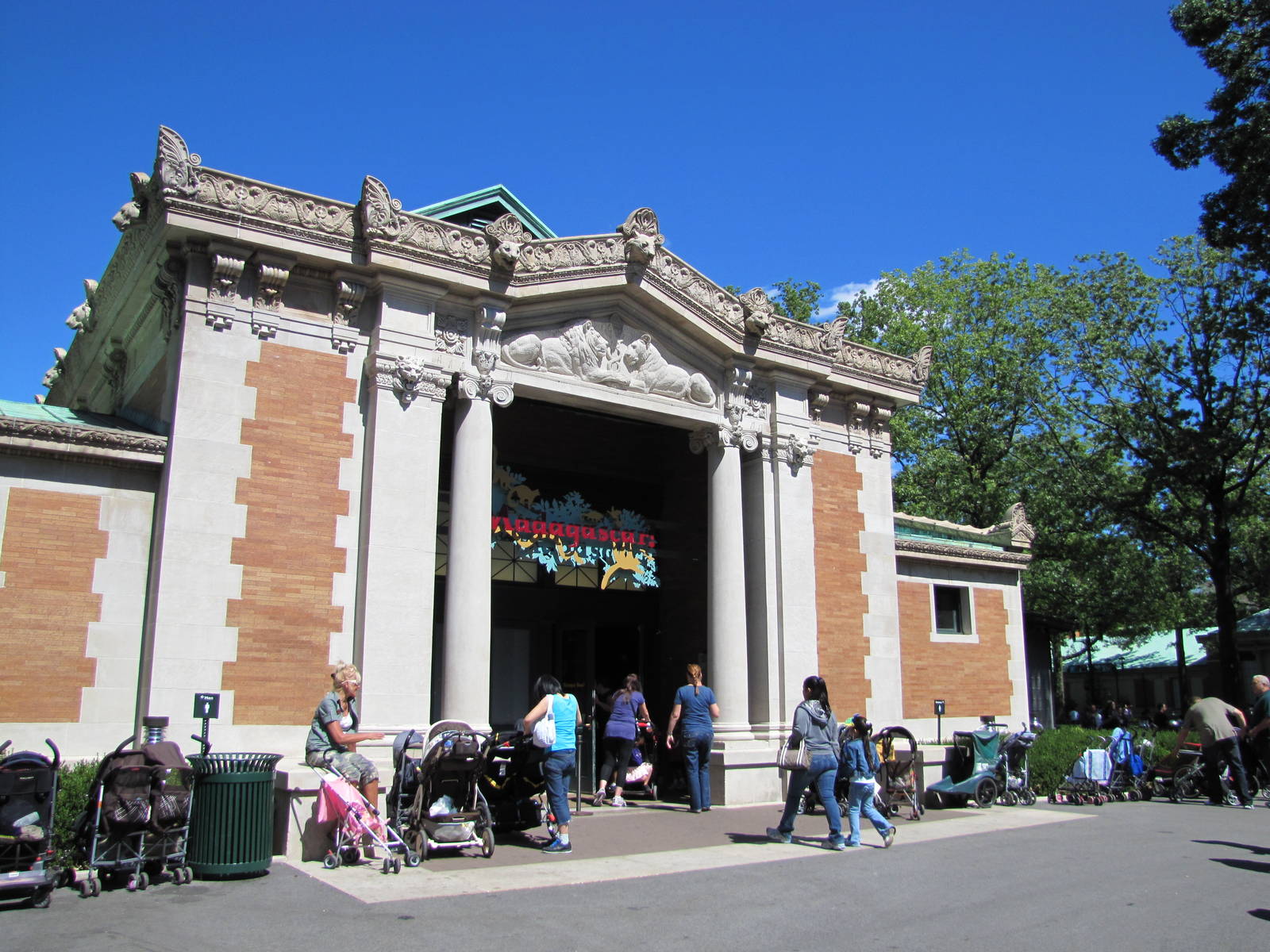 Bronx Zoo 2010 - Front of Madagascar
