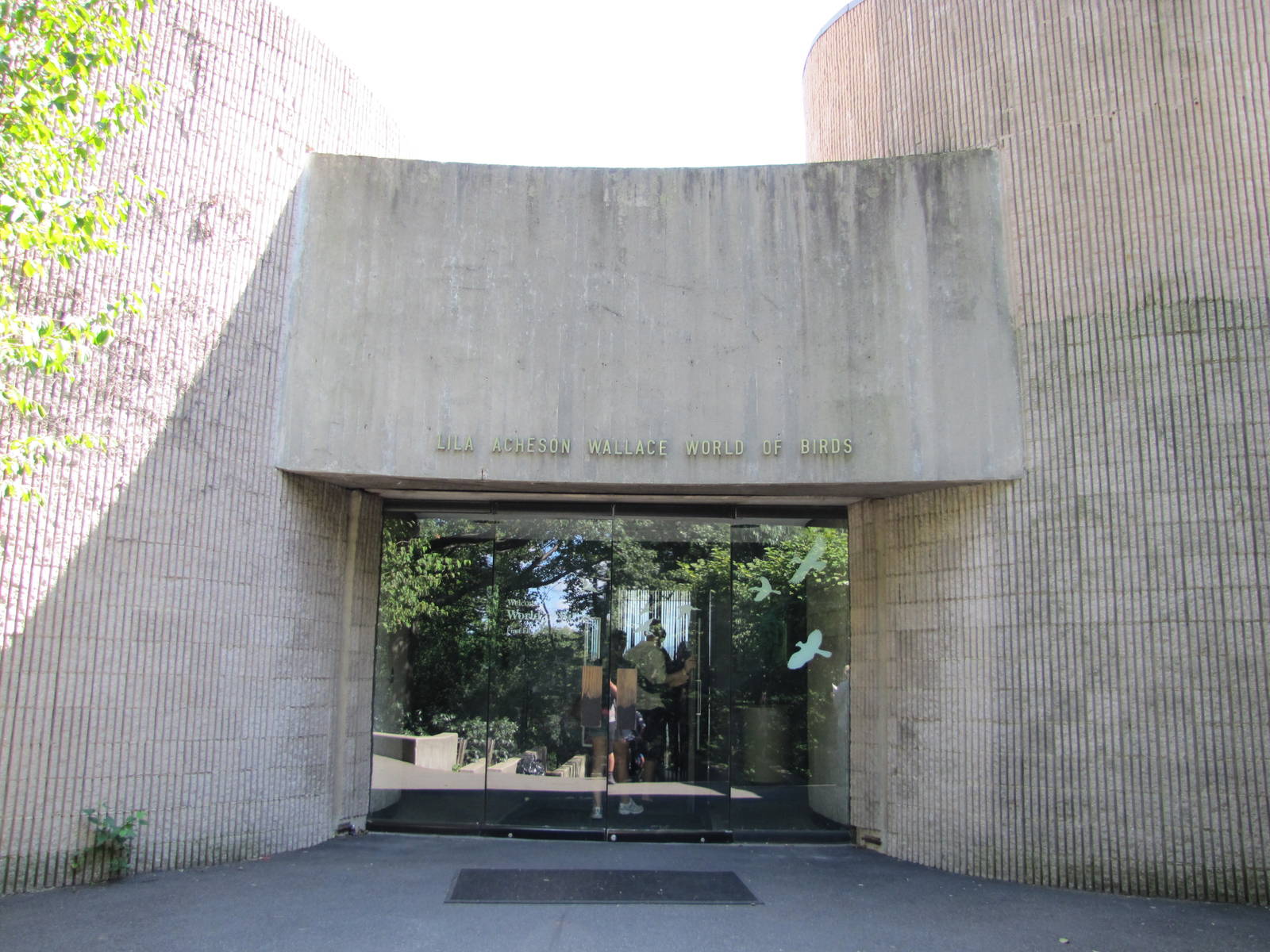 Bronx Zoo 2010 - Front of World of Birds