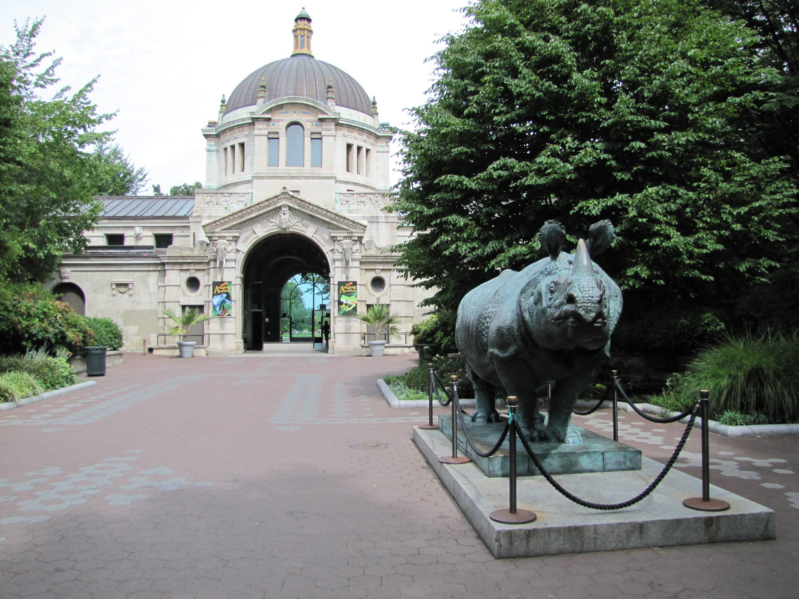Bronx Zoo 2010 - Front of Zoo Center on historic Astor Court